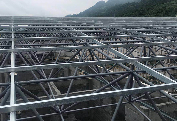 乌鲁木齐仁怀冠英学校艺体楼网架